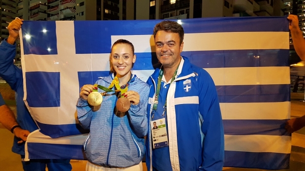 &Delta;&Epsilon;&Lambda;&Tau;&Iota;&Omicron; &Tau;&Upsilon;&Pi;&Omicron;&Upsilon; - H &Alpha;&nu;&nu;&alpha; &Kappa;&omicron;&rho;&alpha;&kappa;ά&kappa;&eta; &sigma;&tau;&omicron; &Mu;&alpha;&rho;&alpha;&theta;ώ&nu;&iota;&omicron; &tau;&eta;&sigmaf; &Rho;ό&delta;&omicron;&upsilon;