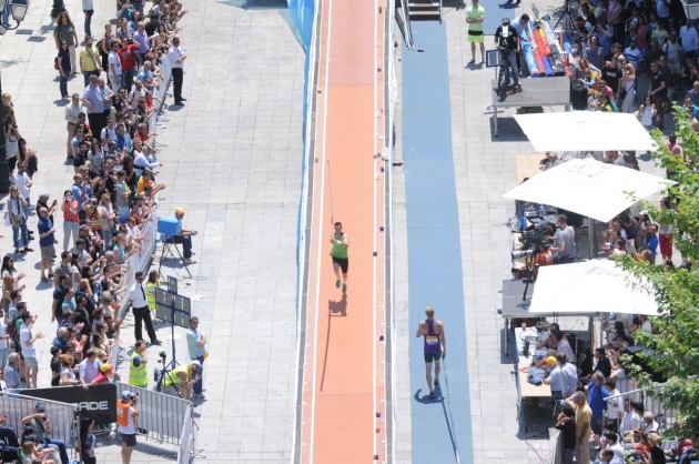 &Omicron; &Phi;&iota;&lambda;&iota;&pi;&pi;ί&delta;&eta;&sigmaf; &sigma;&upsilon;&nu;&epsilon;&chi;ί&zeta;&epsilon;&iota; &tau;&omicron;&upsilon;&sigmaf; &alpha;&gamma;ώ&nu;&epsilon;&sigmaf; &tau;&omicron;&upsilon; &sigma;&tau;&eta;&nu; &Rho;ώ&mu;&eta; (4/6)