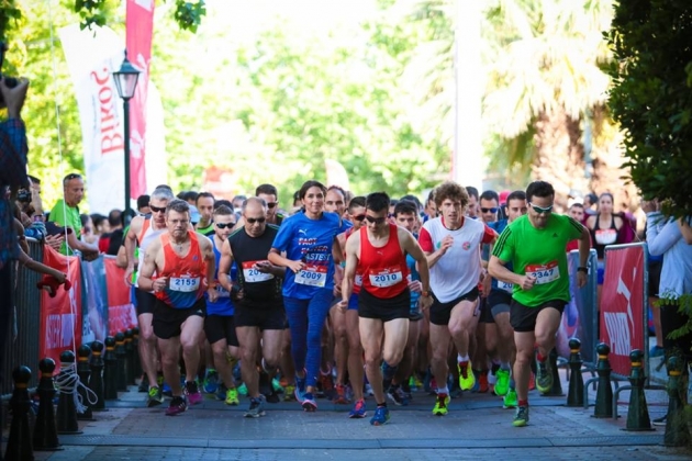 &Delta;&Epsilon;&Lambda;&Tau;&Iota;&Omicron; &Tau;&Upsilon;&Pi;&Omicron;&Upsilon; - &Mu;&epsilon; &tau;&rho;&epsilon;&iota;&sigmaf; &alpha;&theta;&lambda;&eta;&tau;έ&sigmaf; &omicron; &Sigma;&Delta;&Upsilon;&Mu; &sigma;&tau;&omicron; 2&deg; Kifisia Puma City Run