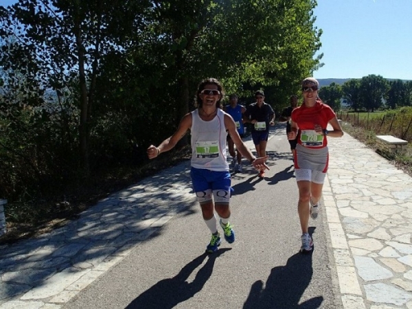 &Delta;&Epsilon;&Lambda;&Tau;&Iota;&Omicron; &Tau;&Upsilon;&Pi;&Omicron;&Upsilon; - &Alpha;&pi;ό &tau;&iota;&sigmaf; Ά&lambda;&pi;&epsilon;&iota;&sigmaf; &hellip;&sigma;&tau;&eta;&nu; &Pi;&alpha;&mu;&beta;ώ&tau;&iota;&delta;&alpha;! &Eta; &Alpha;&lambda;&epsilon;&xi;ά&nu;&delta;&rho;&alpha; &Tau;&sigma;&omicron;&upsilon;&kappa;&alpha;&nu;έ&lambda;&eta; &sigma;&upsilon;&gamma;&kappa;&rho;ί&nu;&epsilon;&iota; &tau;&omicron;&nu; &Gamma;ύ&rho;&omicron; &Lambda;ί&mu;&nu;&eta;&sigmaf; &Iota;&omega;&alpha;&nu;&nu;ί&nu;&omega;&nu; &mu;&epsilon; &tau;&iota;&sigmaf; &delta;&iota;&omicron;&rho;&gamma;&alpha;&nu;ώ&sigma;&epsilon;&iota;&sigmaf; &tau;&omicron;&upsilon; &epsilon;&xi;&omega;&tau;&epsilon;&rho;&iota;&kappa;&omicron;ύ