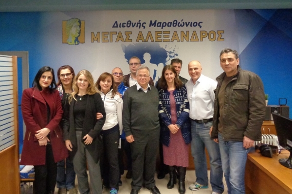 &Delta;&Epsilon;&Lambda;&Tau;&Iota;&Omicron; &Tau;&Upsilon;&Pi;&Omicron;&Upsilon; - &Tau;&omicron; &Chi;&alpha;&mu;ό&gamma;&epsilon;&lambda;&omicron; &tau;&omicron;&upsilon; &Pi;&alpha;&iota;&delta;&iota;&omicron;ύ&raquo; &kappa;&omicron;&nu;&tau;ά &sigma;&epsilon; &mu;&iota;&kappa;&rho;&omicron;ύ&sigmaf; &kappa;&alpha;&iota; &mu;&epsilon;&gamma;ά&lambda;&omicron;&upsilon;&sigmaf; &delta;&rho;&omicron;&mu;&epsilon;ί&sigmaf; &sigma;&tau;&eta; &mu;&epsilon;&gamma;ά&lambda;&eta; &gamma;&iota;&omicron;&rho;&tau;ή &tau;&eta;&sigmaf; &Mu;&alpha;&kappa;&epsilon;&delta;&omicron;&nu;ί&alpha;&sigmaf;, &tau;&eta;&nu; &Kappa;&upsilon;&rho;&iota;&alpha;&kappa;ή 2 &Alpha;&pi;&rho;&iota;&lambda;ί&omicron;&upsilon;!