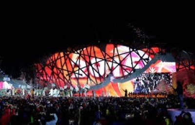 &Pi;&epsilon;&kappa;ί&nu;&omicron; 2015: &Tau;&alpha; &nu;&omicron;ύ&mu;&epsilon;&rho;&alpha; &tau;&eta;&sigmaf; &epsilon;&theta;&nu;&iota;&kappa;ή&sigmaf; &mu;&alpha;&sigmaf; &gamma;&iota;&alpha; &tau;&omicron; 15&omicron; &Pi;&alpha;&gamma;&kappa;ό&sigma;&mu;&iota;&omicron; &Pi;&rho;&omega;&tau;ά&theta;&lambda;&eta;&mu;&alpha;