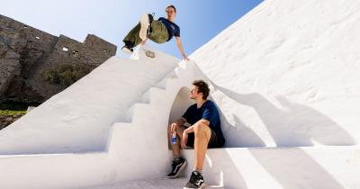 &Tau;&omicron; Red Bull Art of Motion &alpha;&lambda;&lambda;ά&zeta;&epsilon;&iota; &mu;&omicron;&rho;&phi;ή &kappa;&alpha;&iota; &sigma;&epsilon; &kappa;&alpha;&lambda;&epsilon;ί &sigma;&epsilon; έ&nu;&alpha;&nu; &nu;έ&omicron; &epsilon;&pi;ί&gamma;&epsilon;&iota;&omicron; &pi;&alpha;&rho;ά&delta;&epsilon;&iota;&sigma;&omicron; &tau;&omicron;&upsilon; freerunning