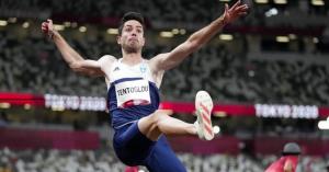 &Omicron;&iota; Έ&lambda;&lambda;&eta;&nu;&epsilon;&sigmaf; &phi;ί&lambda;&alpha;&theta;&lambda;&omicron;&iota; &theta;&alpha; ... &chi;&omicron;&rho;&tau;ά&sigma;&omicron;&upsilon;&nu; &Mu;ί&lambda;&tau;&omicron; &Tau;&epsilon;&nu;&tau;ό&gamma;&lambda;&omicron;&upsilon;