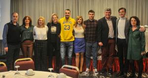 &Sigma;&epsilon; &mu;&iota;&alpha; &kappa;&alpha;&tau;ά&mu;&epsilon;&sigma;&tau;&eta; &alpha;&pi;ό &kappa;ό&sigma;&mu;&omicron; &kappa;&alpha;&iota; &chi;&alpha;&mu;ό&gamma;&epsilon;&lambda;&alpha; &alpha;ί&theta;&omicron;&upsilon;&sigma;&alpha; έ&kappa;&omicron;&psi;&epsilon; &tau;&eta;&nu; &pi;ί&tau;&alpha; &tau;&omicron;&upsilon; &omicron; &Sigma;.&Delta;.&Upsilon;. &Pi;ά&tau;&rho;&alpha;&sigmaf;