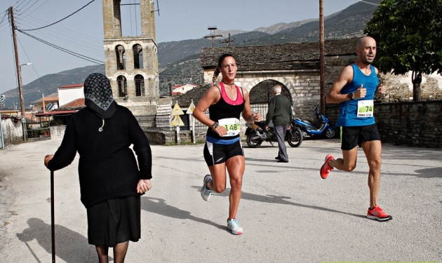 &Delta;&Epsilon;&Lambda;&Tau;&Iota;&Omicron; &Tau;&Upsilon;&Pi;&Omicron;&Upsilon; - &Delta;&rho;&omicron;&mu;&epsilon;ί&sigmaf; &alpha;&pi;ό &kappa;ά&theta;&epsilon; &gamma;&omega;&nu;&iota;ά &tau;&eta;&sigmaf; &Epsilon;&lambda;&lambda;ά&delta;&alpha;&sigmaf; &kappa;&alpha;&iota; &tau;&omicron; &epsilon;&xi;&omega;&tau;&epsilon;&rho;&iota;&kappa;ό - &Mu;&epsilon;&gamma;ά&lambda;&omicron; &epsilon;&nu;&delta;&iota;&alpha;&phi;έ&rho;&omicron;&nu; &kappa;&alpha;&tau;&alpha;&gamma;&rho;ά&phi;&epsilon;&tau;&alpha;&iota; &kappa;&alpha;&iota; &phi;έ&tau;&omicron;&sigmaf; &gamma;&iota;&alpha; &tau;&omicron;&nu; 9&omicron; &Gamma;ύ&rho;&omicron; &Lambda;ί&mu;&nu;&eta;&sigmaf; &Iota;&omega;&alpha;&nu;&nu;ί&nu;&omega;&nu; - &Sigma;&upsilon;&nu;&epsilon;&chi;ί&zeta;&omicron;&nu;&tau;&alpha;&iota; &omicron;&iota; &epsilon;&gamma;&gamma;&rho;&alpha;&phi;έ&sigmaf;