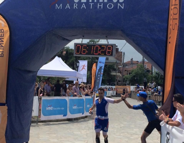 &Delta;&Epsilon;&Lambda;&Tau;&Iota;&Omicron; &Tau;&Upsilon;&Pi;&Omicron;&Upsilon; - &Sigma;&upsilon;&mu;&mu;&epsilon;&tau;&omicron;&chi;ή &tau;&omicron;&upsilon; &Sigma;&upsilon;&lambda;&lambda;ό&gamma;&omicron;&upsilon; &Mu;&alpha;&rho;&alpha;&theta;&omega;&nu;&omicron;&delta;&rho;ό&mu;&omega;&nu; &Sigma;&epsilon;&rho;&rho;ώ&nu; &sigma;&tau;&omicron;&nu; &alpha;&gamma;ώ&nu;&alpha; OLYMPUS MARATHON 2015