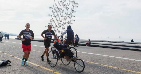 &Theta;&omega;&mu;ά&sigmaf; &Tau;ά&tau;&sigma;&iota;&omicron;&sigmaf; - &Chi;&rho;ή&sigma;&tau;&omicron;&sigmaf; &Mu;&pi;&epsilon;&nu;&tau;&iota;&omicron;ύ&lambda;&eta;&sigmaf;: &Eta; &iota;&sigma;&tau;&omicron;&rho;ί&alpha; &mu;&iota;&alpha;&sigmaf; &xi;&epsilon;&chi;&omega;&rho;&iota;&sigma;&tau;ή&sigmaf; &phi;&iota;&lambda;ί&alpha;&sigmaf;, &pi;&omicron;&upsilon; &epsilon;&nu;&iota;&sigma;&chi;ύ&epsilon;&tau;&alpha;&iota; &mu;έ&sigma;&alpha; &alpha;&pi;ό &tau;&omicron; Thessaloniki Virtual Marathon