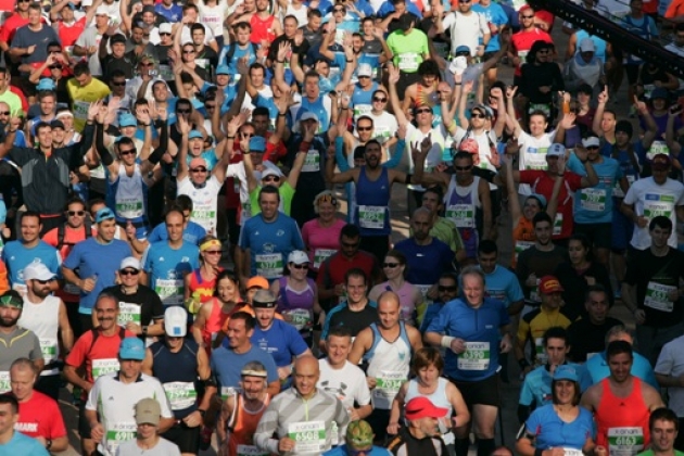 H &Alpha;&theta;ή&nu;&alpha; ό&lambda;&eta; &ldquo;&tau;&rho;έ&chi;&epsilon;&iota;&rdquo;... &Mu;&omicron;&upsilon;&sigma;&epsilon;ί&alpha;, &xi;&epsilon;&nu;&omicron;&delta;&omicron;&chi;&epsilon;ί&alpha;, &kappa;&alpha;&tau;&alpha;&sigma;&tau;ή&mu;&alpha;&tau;&alpha; &kappa;&alpha;&iota; &pi;&omicron;&lambda;&iota;&tau;&iota;&sigma;&tau;&iota;&kappa;&omicron;ί &chi;ώ&rho;&omicron;&iota; &sigma;&tau;&omicron; &rho;&upsilon;&theta;&mu;ό &tau;&omicron;&upsilon; &Mu;&alpha;&rho;&alpha;&theta;&omega;&nu;ί&omicron;&upsilon; &Alpha;&theta;ή&nu;&alpha;&sigmaf;