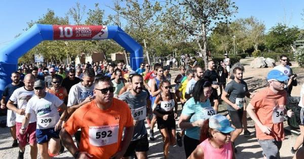 10&omicron; &Alpha;&Theta;&Lambda;&Eta;&Tau;&Iota;&Kappa;&Omicron; CAMP &Tau;&Eta;&Sigma; &Kappa;&Nu;&Epsilon; - &Mu;&epsilon; &sigma;&upsilon;&mu;&mu;&epsilon;&tau;&omicron;&chi;ή &rho;&epsilon;&kappa;ό&rho; &pi;&rho;&alpha;&gamma;&mu;&alpha;&tau;&omicron;&pi;&omicron;&iota;ή&theta;&eta;&kappa;&epsilon; &omicron; &Lambda;&alpha;ϊ&kappa;ό&sigmaf; &Alpha;&gamma;ώ&nu;&alpha;&sigmaf; &Delta;&rho;ό&mu;&omicron;&upsilon;