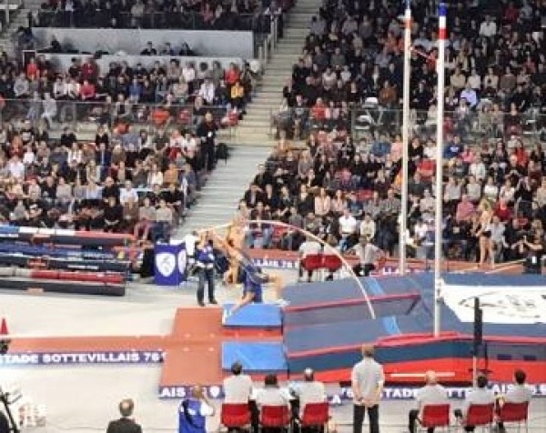 &Sigma;&tau;&alpha;&theta;&epsilon;&rho;ά &psi;&eta;&lambda;ά &omicron; &Phi;&iota;&lambda;&iota;&pi;&pi;ί&delta;&eta;&sigmaf; ... 5,70 &mu;. &sigma;&tau;&omicron; &Rho;&omicron;&upsilon;έ&nu;