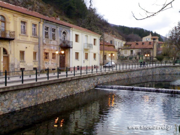 &Sigma;&tau;&eta;&nu; &Phi;&lambda;ώ&rho;&iota;&nu;&alpha; &tau;&omicron; &Beta;&alpha;&lambda;&kappa;&alpha;&nu;&iota;&kappa;ό &Pi;&rho;&omega;&tau;ά&theta;&lambda;&eta;&mu;&alpha; &beta;ά&delta;&eta;&nu;