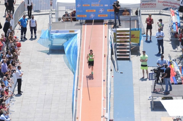 &Gamma;&iota;&alpha; &tau;&eta;&nu; 1&eta; &Iota;&omicron;&upsilon;&nu;ί&omicron;&upsilon; &tau;&omicron; Athens Street Pole Vault