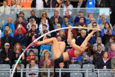 &Sigma;&tau;&alpha; 4,40 &mu;. &eta; &Sigma;&tau;&epsilon;&phi;&alpha;&nu;ί&delta;&eta; &sigma;&tau;&eta; &Beta;&omicron;&sigma;&tau;ώ&nu;&eta;