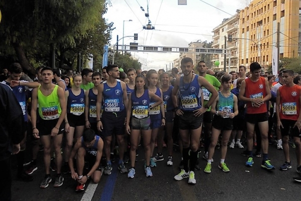 &Delta;&Epsilon;&Lambda;&Tau;&Iota;&Omicron; &Tau;&Upsilon;&Pi;&Omicron;&Upsilon; - &Mu;&epsilon; 100 &delta;&rho;&omicron;&mu;&epsilon;ί&sigmaf; &omicron; &Gamma;&Sigma; &Gamma;&lambda;&upsilon;&phi;ά&delta;&alpha;&sigmaf; &sigma;&tau;&omicron;&nu; 35&omicron; &Mu;&alpha;&rho;&alpha;&theta;ώ&nu;&iota;&omicron; &Alpha;&theta;&eta;&nu;ώ&nu;, &laquo;&omicron; &Alpha;&upsilon;&theta;&epsilon;&nu;&tau;&iota;&kappa;ό&sigmaf;&raquo;