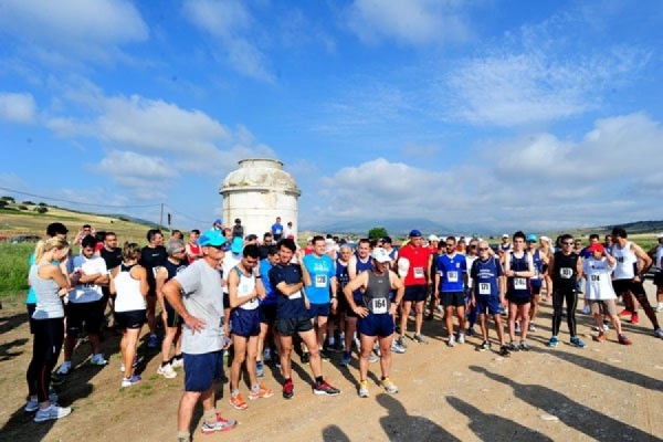 &Eta;&mu;&iota;&mu;&alpha;&rho;&alpha;&theta;ώ&nu;&iota;&omicron;&sigmaf; "&Omicron; &Delta;&rho;ό&mu;&omicron;&sigmaf; &tau;&omicron;&upsilon; &Epsilon;&pi;&alpha;&mu;&epsilon;&iota;&nu;ώ&nu;&delta;&alpha;" 2017