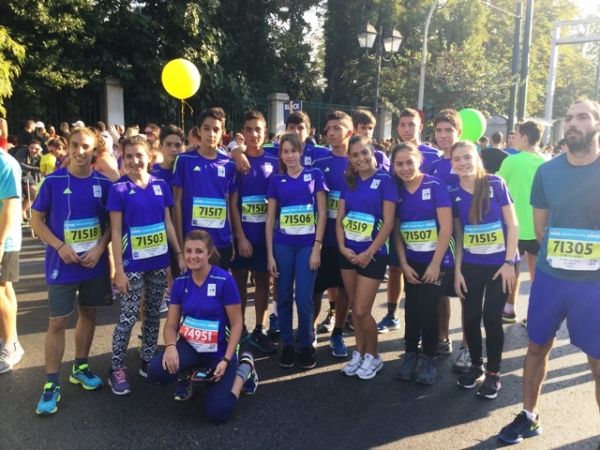 &Alpha;&pi;ό &tau;&eta; &Sigma;ί&phi;&nu;&omicron; &mu;&epsilon; &alpha;&gamma;ά&pi;&eta; ... &mu;&alpha;&theta;&eta;&tau;έ&sigmaf;, &kappa;&alpha;&theta;&eta;&gamma;&eta;&tau;έ&sigmaf; &kappa;&alpha;&iota; &Delta;ή&mu;&alpha;&rho;&chi;&omicron;&sigmaf; &tau;&omicron;&upsilon; &nu;&eta;&sigma;&iota;&omicron;ύ &sigma;&tau;&omicron;&nu; &Mu;&alpha;&rho;&alpha;&theta;ώ&nu;&iota;&omicron;