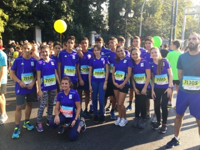 &Alpha;&pi;ό &tau;&eta; &Sigma;ί&phi;&nu;&omicron; &mu;&epsilon; &alpha;&gamma;ά&pi;&eta; ... &mu;&alpha;&theta;&eta;&tau;έ&sigmaf;, &kappa;&alpha;&theta;&eta;&gamma;&eta;&tau;έ&sigmaf; &kappa;&alpha;&iota; &Delta;ή&mu;&alpha;&rho;&chi;&omicron;&sigmaf; &tau;&omicron;&upsilon; &nu;&eta;&sigma;&iota;&omicron;ύ &sigma;&tau;&omicron;&nu; &Mu;&alpha;&rho;&alpha;&theta;ώ&nu;&iota;&omicron;