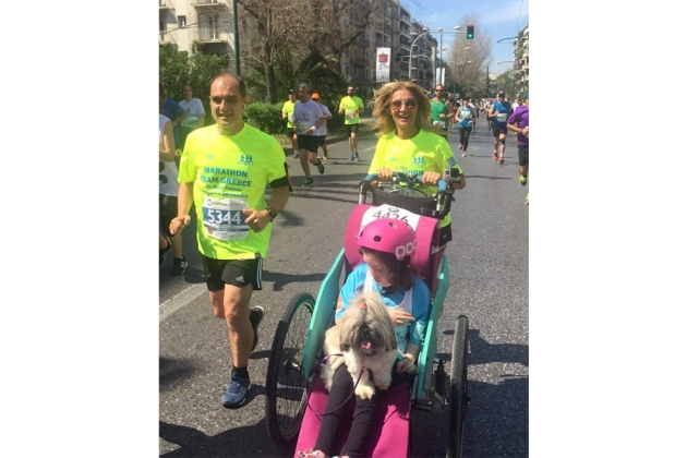 &Tau;&rho;έ&chi;&omicron;&upsilon;&mu;&epsilon; &sigma;&tau;&omicron;&nu; &Eta;&mu;&iota;-&Mu;&alpha;&rho;&alpha;&theta;ώ&nu;&iota;&omicron;, &alpha;&gamma;&kappa;&alpha;&lambda;&iota;ά&zeta;&omicron;&upsilon;&mu;&epsilon; &tau;&eta;&nu; &Mu;&alpha;&rho;&iota;&lambda;έ&nu;&alpha;