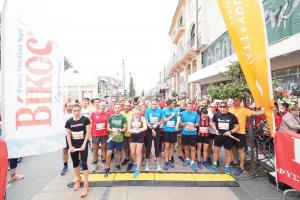 &Delta;&Epsilon;&Lambda;&Tau;&Iota;&Omicron; &Tau;&Upsilon;&Pi;&Omicron;&Upsilon; - &Sigma;&tau;&omicron; &Alpha;&rho;&chi;&alpha;ί&omicron; &Theta;έ&alpha;&tau;&rho;&omicron; &tau;&eta;&sigmaf; &Lambda;ά&rho;&iota;&sigma;&alpha;&sigmaf; &eta; &epsilon;&kappa;&kappa;ί&nu;&eta;&sigma;&eta; &tau;&omega;&nu; &Beta;ί&kappa;&omicron;&sigmaf; Street Relays