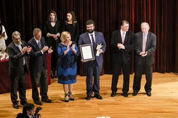 &Omicron;&iota; &sigma;&tau;&iota;&gamma;&mu;έ&sigmaf; &tau;&eta;&sigmaf; &epsilon;&kappa;&delta;ή&lambda;&omega;&sigma;&eta;&sigmaf; &gamma;&iota;&alpha; &tau;&omicron;&nu; &epsilon;&omicron;&rho;&tau;&alpha;&sigma;&mu;ό &tau;&omega;&nu; 120 &chi;&rho;ό&nu;&omega;&nu;