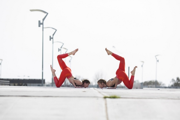 &Delta;&Epsilon;&Lambda;&Tau;&Iota;&Omicron; &Tau;&Upsilon;&Pi;&Omicron;&Upsilon; - GIRLS POWER ON &mu;&epsilon; &tau;&rho;έ&xi;&iota;&mu;&omicron; &kappa;&alpha;&iota; yoga &alpha;&pi;&omicron;&kappa;&lambda;&epsilon;&iota;&sigma;&tau;&iota;&kappa;ά &gamma;&iota;&alpha; &tau;&alpha; &kappa;&omicron;&rho;ί&tau;&sigma;&iota;&alpha; &tau;&omega;&nu; adidas Runners Athens &pi;&alpha;&rho;έ&alpha; &mu;&epsilon; &tau;&eta; &nu;έ&alpha; έ&kappa;&delta;&omicron;&sigma;&eta; &tau;&omicron;&upsilon; UltraBOOST X
