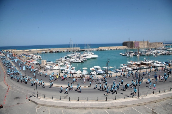 Run Greece &sigma;&tau;&omicron; &Eta;&rho;ά&kappa;&lambda;&epsilon;&iota;&omicron; &kappa;&alpha;&iota; &gamma;&iota;&omicron;&rho;&tau;ή &kappa;&omicron;&rho;&upsilon;&phi;&alpha;ί&omega;&nu; &tau;&omicron;&upsilon; &nu;&eta;&sigma;&iota;&omicron;ύ