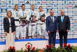 &laquo;&Alpha;&sigma;&eta;&mu;έ&nu;&iota;&alpha;&raquo; &pi;&rho;&omega;&tau;&alpha;&theta;&lambda;ή&tau;&rho;&iota;&alpha; &Epsilon;&upsilon;&rho;ώ&pi;&eta;&sigmaf; &eta; &Tau;&epsilon;&lambda;&tau;&sigma;ί&delta;&omicron;&upsilon;