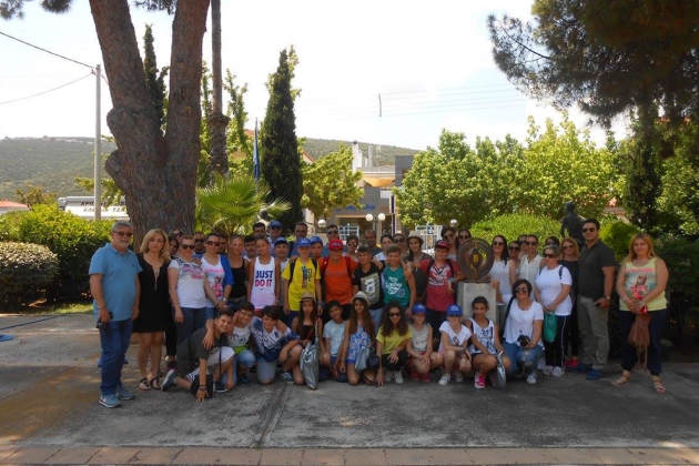 &Gamma;&omicron;&nu;&epsilon;ί&sigmaf;, &mu;&alpha;&theta;&eta;&tau;έ&sigmaf; &kappa;&alpha;&iota; &delta;ά&sigma;&kappa;&alpha;&lambda;&omicron;&iota; &alpha;&pi;ό &tau;&omicron; 1&omicron; &Delta;&eta;&mu;&omicron;&tau;&iota;&kappa;ό &Sigma;&chi;&omicron;&lambda;&epsilon;ί&omicron; &Alpha;&rho;&chi;&alpha;&nu;ώ&nu; - &Eta;&rho;&alpha;&kappa;&lambda;&epsilon;ί&omicron;&upsilon; &Kappa;&rho;ή&tau;&eta;&sigmaf; &epsilon;&pi;&iota;&sigma;&kappa;έ&phi;&tau;&eta;&kappa;&alpha;&nu; &tau;&omicron; &Mu;&omicron;&upsilon;&sigma;&epsilon;ί&omicron; &Mu;&alpha;&rho;&alpha;&theta;&omega;&nu;ί&omicron;&upsilon; &Delta;&rho;ό&mu;&omicron;&upsilon;