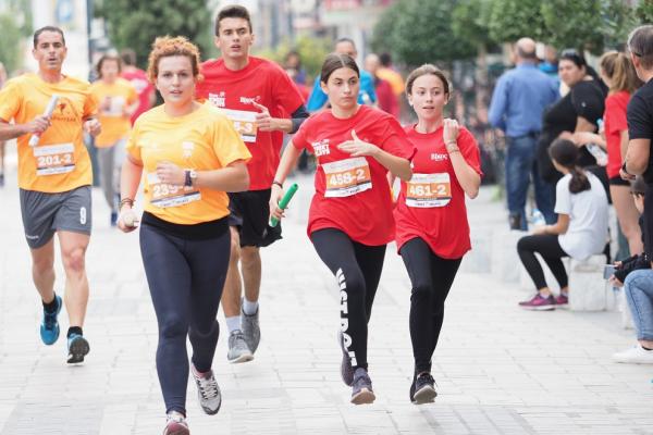 &Delta;&Epsilon;&Lambda;&Tau;&Iota;&Omicron; &Tau;&Upsilon;&Pi;&Omicron;&Upsilon; - H K&alpha;&beta;ά&lambda;&alpha; &tau;&rho;έ&chi;&epsilon;&iota; &tau;&eta;&nu; &Kappa;&upsilon;&rho;&iota;&alpha;&kappa;ή &sigma;&tau;&alpha; &Beta;ί&kappa;&omicron;&sigmaf; Street Relays