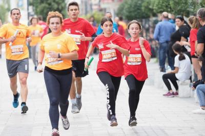 &Delta;&Epsilon;&Lambda;&Tau;&Iota;&Omicron; &Tau;&Upsilon;&Pi;&Omicron;&Upsilon; - H K&alpha;&beta;ά&lambda;&alpha; &tau;&rho;έ&chi;&epsilon;&iota; &tau;&eta;&nu; &Kappa;&upsilon;&rho;&iota;&alpha;&kappa;ή &sigma;&tau;&alpha; &Beta;ί&kappa;&omicron;&sigmaf; Street Relays