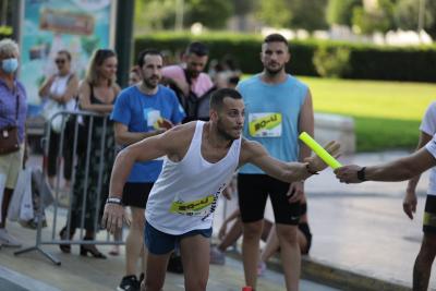 &laquo;&Delta;ί&nu;&omicron;&upsilon;&mu;&epsilon; &tau;&eta;&nu; &sigma;&kappa;&upsilon;&tau;ά&lambda;&eta; &sigma;&tau;&omicron;&nu; &Mu;&epsilon;&gamma;ά&lambda;&omicron; &Pi;&epsilon;&rho;ί&pi;&alpha;&tau;&omicron;&raquo;. Έ&nu;&alpha;&sigmaf; &xi;&epsilon;&chi;&omega;&rho;&iota;&sigma;&tau;ό&sigmaf; &alpha;&gamma;ώ&nu;&alpha;&sigmaf; &sigma;&tau;&omicron; &kappa;έ&nu;&tau;&rho;&omicron; &tau;&eta;&sigmaf; &Alpha;&theta;ή&nu;&alpha;&sigmaf;