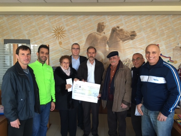 &Delta;&Epsilon;&Lambda;&Tau;&Iota;&Omicron; &Tau;&Upsilon;&Pi;&Omicron;&Upsilon; - &Omicron; &Sigma;&Delta;&Upsilon; &Theta;&epsilon;&sigma;&sigma;&alpha;&lambda;&omicron;&nu;ί&kappa;&eta;&sigmaf; &sigma;&upsilon;&mu;&mu;&epsilon;&tau;&epsilon;ί&chi;&epsilon; &sigma;&epsilon; &epsilon;&kappa;&delta;ή&lambda;&omega;&sigma;&eta; &pi;&alpha;&rho;ά&delta;&omicron;&sigma;&eta;&sigmaf; &epsilon;&pi;&iota;&tau;&alpha;&gamma;ώ&nu; &sigma;&epsilon; &phi;&iota;&lambda;&alpha;&nu;&theta;&rho;&omega;&pi;&iota;&kappa;ά &iota;&delta;&rho;ύ&mu;&alpha;&tau;&alpha;