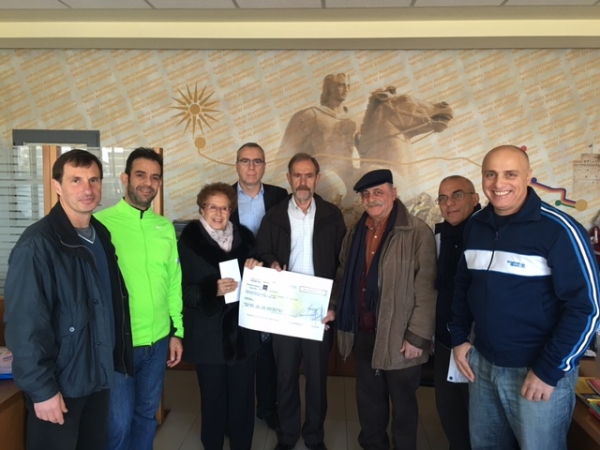 &Delta;&Epsilon;&Lambda;&Tau;&Iota;&Omicron; &Tau;&Upsilon;&Pi;&Omicron;&Upsilon; - &Omicron; &Sigma;&Delta;&Upsilon; &Theta;&epsilon;&sigma;&sigma;&alpha;&lambda;&omicron;&nu;ί&kappa;&eta;&sigmaf; &sigma;&upsilon;&mu;&mu;&epsilon;&tau;&epsilon;ί&chi;&epsilon; &sigma;&epsilon; &epsilon;&kappa;&delta;ή&lambda;&omega;&sigma;&eta; &pi;&alpha;&rho;ά&delta;&omicron;&sigma;&eta;&sigmaf; &epsilon;&pi;&iota;&tau;&alpha;&gamma;ώ&nu; &sigma;&epsilon; &phi;&iota;&lambda;&alpha;&nu;&theta;&rho;&omega;&pi;&iota;&kappa;ά &iota;&delta;&rho;ύ&mu;&alpha;&tau;&alpha;