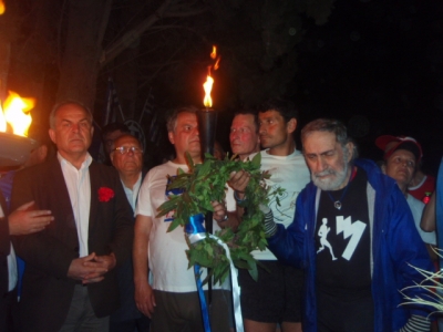 &Delta;&Epsilon;&Lambda;&Tau;&Iota;&Omicron; &Tau;&Upsilon;&Pi;&Omicron;&Upsilon; - &Omicron; &Alpha;&Pi;&Sigma; &Tau;&epsilon;&lambda;&mu;&eta;&sigma;&sigma;ό&sigmaf; &Mu;&alpha;&rho;&alpha;&theta;ώ&nu;&omicron;&sigmaf; &gamma;&iota;&alpha; &tau;&eta;&nu; &lambda;&alpha;&mu;&pi;&alpha;&delta;&eta;&delta;&rho;&omicron;&mu;ί&alpha; &sigma;&tau;&eta;&nu; &mu;&nu;ή&mu;&eta; &tau;&omega;&nu; &Epsilon;&lambda;&lambda;ή&nu;&omega;&nu; &pi;&epsilon;&sigma;ό&nu;&tau;&omega;&nu; (&Chi;&alpha;ΐ&delta;ά&rho;&iota;- &Kappa;&alpha;&iota;&sigma;&alpha;&rho;&iota;&alpha;&nu;ή)