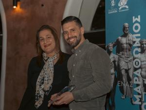 &Tau;&omicron; &laquo;&epsilon;&upsilon;&chi;&alpha;&rho;&iota;&sigma;&tau;ώ&raquo; &tau;&omicron;&upsilon; &Mu;&alpha;&rho;&alpha;&theta;&omega;&nu;ί&omicron;&upsilon; &Rho;ό&delta;&omicron;&upsilon; &sigma;&tau;&omicron;&upsilon;&sigmaf; &chi;&omicron;&rho;&eta;&gamma;&omicron;ύ&sigmaf;, &upsilon;&pi;&omicron;&sigma;&tau;&eta;&rho;&iota;&kappa;&tau;έ&sigmaf; &kappa;&alpha;&iota; &epsilon;&theta;&epsilon;&lambda;&omicron;&nu;&tau;έ&sigmaf;