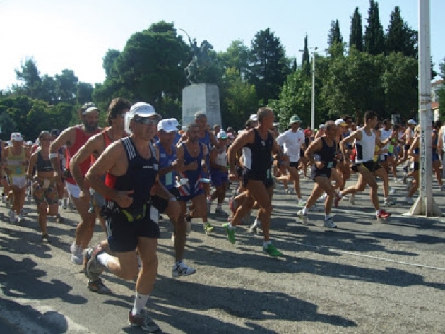 K&omicron;&lambda;&omicron;&kappa;&omicron;&tau;&rho;ώ&nu;&epsilon;&iota;&omicron;&sigmaf; &Delta;&rho;ό&mu;&omicron;&sigmaf;