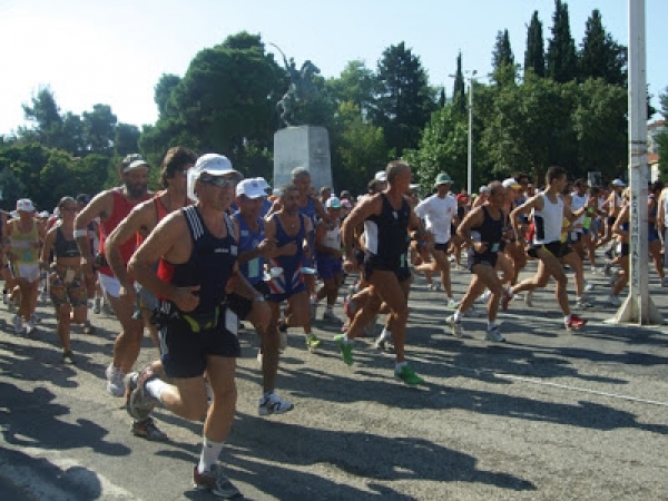 K&omicron;&lambda;&omicron;&kappa;&omicron;&tau;&rho;ώ&nu;&epsilon;&iota;&omicron;&sigmaf; &Delta;&rho;ό&mu;&omicron;&sigmaf;