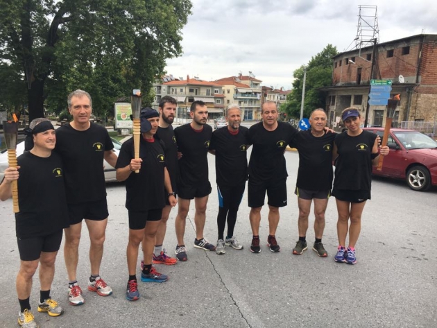 &Delta;&Epsilon;&Lambda;&Tau;&Iota;&Omicron; &Tau;&Upsilon;&Pi;&Omicron;&Upsilon; - &Sigma;&upsilon;&mu;&mu;&epsilon;&tau;&omicron;&chi;ή &tau;&omicron;&upsilon; &Sigma;&upsilon;&lambda;&lambda;ό&gamma;&omicron;&upsilon; &delta;&rho;&omicron;&mu;έ&omega;&nu; &Beta;έ&rho;&omicron;&iota;&alpha;&sigmaf; &sigma;&tau;&eta;&nu; &Lambda;&alpha;&mu;&pi;&alpha;&delta;&eta;&delta;&rho;&omicron;&mu;ί&alpha; "&Eta;&mu;έ&rho;&alpha; &Mu;&nu;ή&mu;&eta;&sigmaf; &tau;&eta;&sigmaf; &Gamma;&epsilon;&nu;&omicron;&kappa;&tau;&omicron;&nu;ί&alpha;&sigmaf; &tau;&omega;&nu; &Pi;&omicron;&nu;&tau;ί&omega;&nu;&rsquo;&rsquo;
