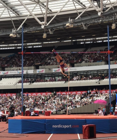 &Eta; &Sigma;&tau;&epsilon;&phi;&alpha;&nu;ί&delta;&eta; &sigma;&upsilon;&nu;έ&chi;&iota;&sigma;&epsilon; &tau;&omicron; &alpha;ή&tau;&tau;&eta;&tau;&omicron; &sigma;&epsilon;&rho;ί ... 4,81 &mu;. &sigma;&tau;&omicron; &Lambda;&omicron;&nu;&delta;ί&nu;&omicron;