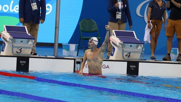 &Rho;&Iota;&Omicron; 2016: &Chi;&rho;&upsilon;&sigma;ό &mu;&epsilon;&tau;ά&lambda;&lambda;&iota;&omicron; &omicron; &Mu;&iota;&chi;&alpha;&lambda;&epsilon;&nu;&tau;&zeta;ά&kappa;&eta;&sigmaf; &mu;&epsilon; &nu;έ&omicron; &pi;&alpha;&rho;&alpha;&omicron;&lambda;&upsilon;&mu;&pi;&iota;&alpha;&kappa;ό &rho;&epsilon;&kappa;ό&rho;