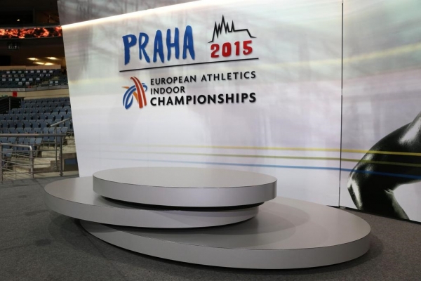 &Pi;&rho;ά&gamma;&alpha; 2015: &Eta; &epsilon;&lambda;&lambda;&eta;&nu;&iota;&kappa;ή &omicron;&mu;ά&delta;&alpha; έ&phi;&tau;&alpha;&sigma;&epsilon; &sigma;&tau;&omicron;&nu; &pi;&rho;&omicron;&omicron;&rho;&iota;&sigma;&mu;ό &tau;&eta;&sigmaf;