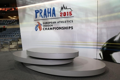 &Pi;&rho;ά&gamma;&alpha; 2015: &Eta; &epsilon;&lambda;&lambda;&eta;&nu;&iota;&kappa;ή &omicron;&mu;ά&delta;&alpha; έ&phi;&tau;&alpha;&sigma;&epsilon; &sigma;&tau;&omicron;&nu; &pi;&rho;&omicron;&omicron;&rho;&iota;&sigma;&mu;ό &tau;&eta;&sigmaf;