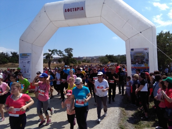 &Delta;&Epsilon;&Lambda;&Tau;&Iota;&Omicron; &Tau;&Upsilon;&Pi;&Omicron;&Upsilon; - &Pi;ά&nu;&omega; &alpha;&pi;ό 2.500 &delta;&rho;&omicron;&mu;&epsilon;ί&sigmaf; &sigma;&upsilon;&mu;&mu;&epsilon;&tau;&epsilon;ί&chi;&alpha;&nu; &sigma;&tau;&omicron;&nu; &Alpha;&gamma;ώ&nu;&alpha; &Delta;&rho;ό&mu;&omicron;&upsilon; &laquo;&Tau;&rho;έ&chi;&omega; &gamma;&iota;&alpha; &tau;&alpha; &sigma;&tau;&rho;&alpha;&tau;ό&pi;&epsilon;&delta;&alpha;&raquo;, &tau;&omega;&nu; &Delta;ή&mu;&omega;&nu; &Alpha;&mu;&pi;&epsilon;&lambda;&omicron;&kappa;ή&pi;&omega;&nu; &ndash; &Mu;&epsilon;&nu;&epsilon;&mu;έ&nu;&eta;&sigmaf; &kappa;&alpha;&iota; &Pi;&alpha;ύ&lambda;&omicron;&upsilon; &Mu;&epsilon;&lambda;ά &tau;&eta;&nu; &Kappa;&upsilon;&rho;&iota;&alpha;&kappa;ή 21 &Mu;&alpha;ϊ&omicron;&upsilon; 2017 &kappa;&alpha;&iota; έ&sigma;&tau;&epsilon;&iota;&lambda;&alpha;&nu; &eta;&chi;&eta;&rho;ά &mu;&eta;&nu;ύ&mu;&alpha;&tau;&alpha;