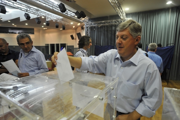 &Mu;&epsilon;&gamma;ά&lambda;&eta; &alpha;&nu;&tau;&alpha;&pi;ό&kappa;&rho;&iota;&sigma;&eta; &alpha;&pi;ό &tau;&alpha; &sigma;&omega;&mu;&alpha;&tau;&epsilon;ί&alpha;, &nu;έ&alpha; &pi;&rho;ό&sigma;&omega;&pi;&alpha; &sigma;&tau;&omicron; &delta;&iota;&omicron;&iota;&kappa;&eta;&tau;&iota;&kappa;ό &sigma;&upsilon;&mu;&beta;&omicron;ύ&lambda;&iota;&omicron;