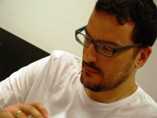 &Alpha;&gamma;ώ&nu;&alpha;&sigmaf; &delta;&rho;ό&mu;&omicron;&upsilon; &sigma;&tau;&eta; &mu;&nu;ή&mu;&eta; &tau;&omicron;&upsilon; &Sigma;&omega;&kappa;&rho;ά&tau;&eta; &Gamma;&kappa;&iota;ό&lambda;&iota;&alpha; &tau;&eta;&nu; &Kappa;&upsilon;&rho;&iota;&alpha;&kappa;ή 29/3