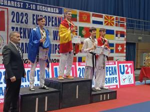 &laquo;&Chi;ά&lambda;&kappa;&iota;&nu;&omicron;&sigmaf;&raquo; &omicron; &Kappa;&omega;&nu;&sigma;&tau;&alpha;&nu;&tau;ί&nu;&omicron;&sigmaf; &Delta;&eta;&mu;&eta;&tau;&rho;ό&pi;&omicron;&upsilon;&lambda;&omicron;&sigmaf; &sigma;&tau;&omicron; &Epsilon;&upsilon;&rho;&omega;&pi;&alpha;ϊ&kappa;ό U21