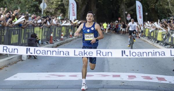 &Epsilon;&pi;έ&sigma;&tau;&rho;&epsilon;&psi;&epsilon; &sigma;&tau;&eta;&nu; &kappa;&omicron;&rho;&upsilon;&phi;ή &omicron; &Nu;έ&sigma;&tau;&omicron;&rho;&alpha;&sigmaf; &Kappa;&omicron;&lambda;&iota;ό&sigmaf; &sigma;&tau;&omicron; 5ά&rho;&iota; &tau;&omicron;&upsilon; Ioannina Lake Run