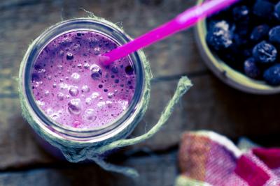 Smoothie με γιαούρτι και άγρια μούρα!