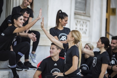 &Delta;&Epsilon;&Lambda;&Tau;&Iota;&Omicron; &Tau;&Upsilon;&Pi;&Omicron;&Upsilon; - &Omicron;&iota; adidas Runners Athens &lsquo;&beta;&lambda;έ&pi;&omicron;&upsilon;&nu;&rsquo; &tau;&eta;&nu; &Alpha;&theta;ή&nu;&alpha; &delta;&iota;&alpha;&phi;&omicron;&rho;&epsilon;&tau;&iota;&kappa;ά